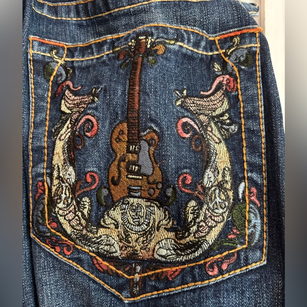 True Religion 38x33 Jeans – Guitar & Horseshoe Embroidery - Picture 6 of 8